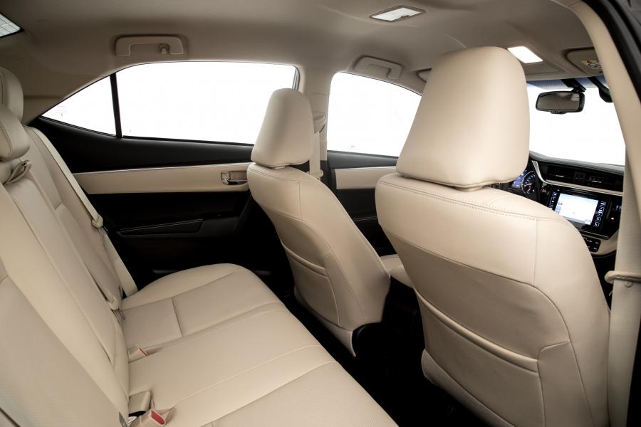Интерьер Toyota Corolla Altis 2017 года  (LA) (фото 3 из 22)